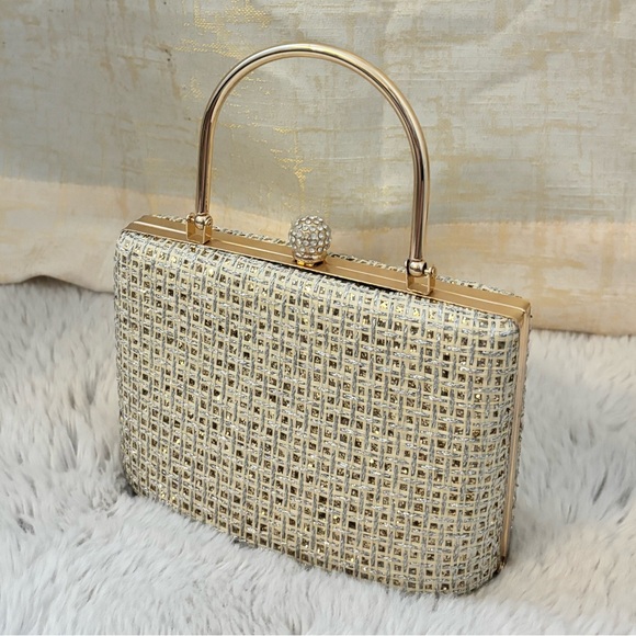 Beautiful gold clutch - Picture 2 of 2